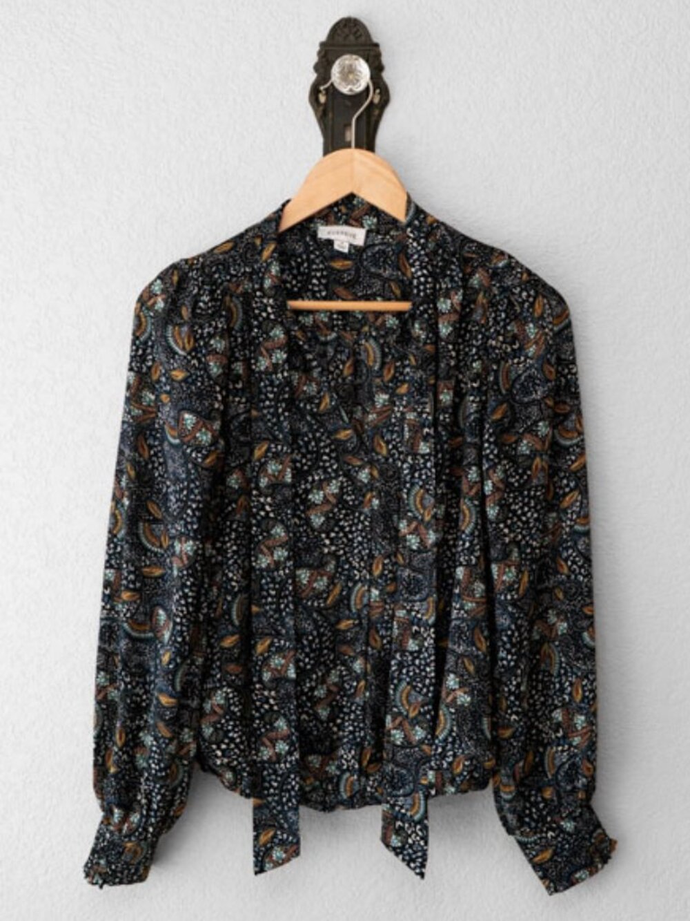 EVEREVE Black Floral Tie Neck Blouse Womens S Button Up Boho Long Sleeve
